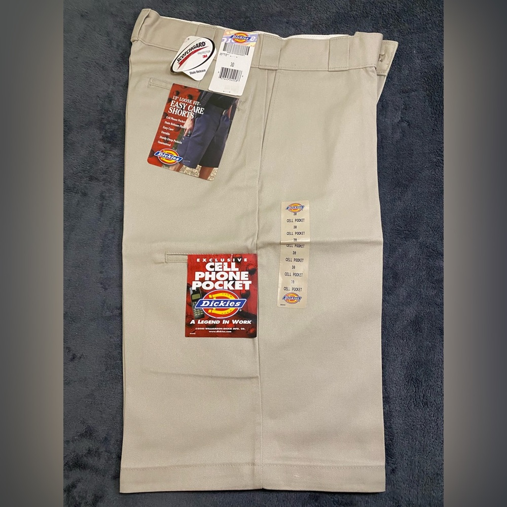 🌟RARE COLOR🌟VINTAGE Dickies Work Shorts- Loose Fit - 13” Inseam -Stone - Size 30